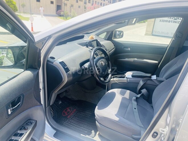 Toyota Prius-7