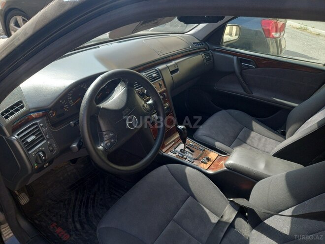Mercedes E 270 2001, 474,620 km - 2.7 l - Bakı
