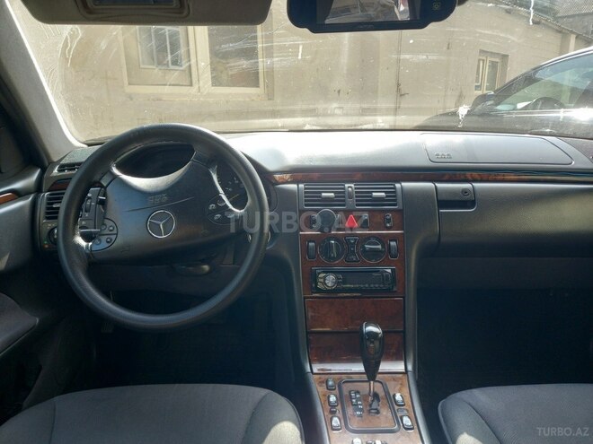 Mercedes E 270 2001, 474,620 km - 2.7 l - Bakı
