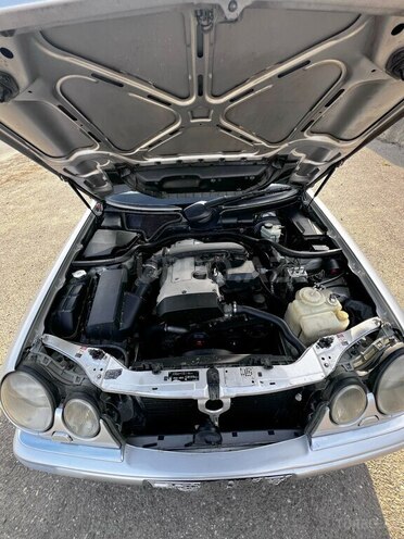 Mercedes E 230 1997, 470,000 km - 2.3 l - Quba