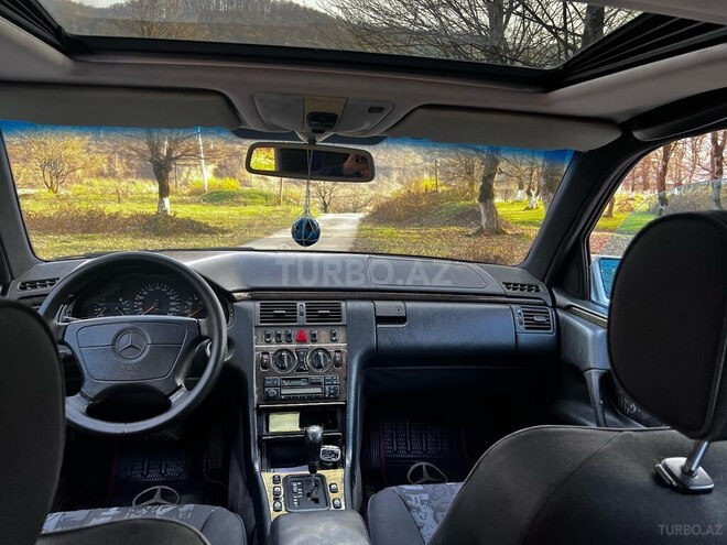 Mercedes E 230 1997, 470,000 km - 2.3 l - Quba