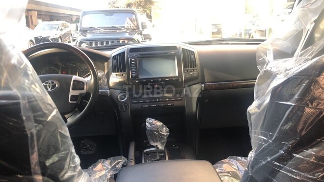 Toyota Land Cruiser-4