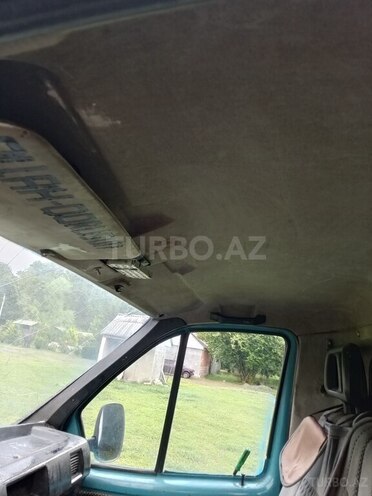 GAZ 32212 1996, 185,500 km - 2.4 l - Qax