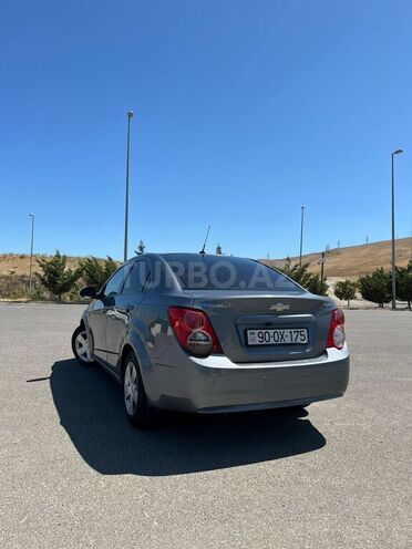 Chevrolet Aveo-10