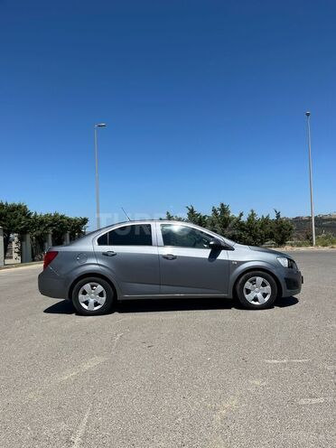 Chevrolet Aveo-12