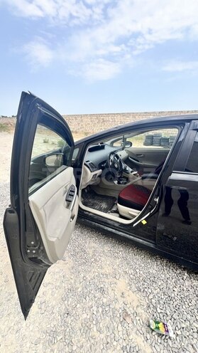 Toyota Prius-5