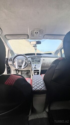 Toyota Prius-7