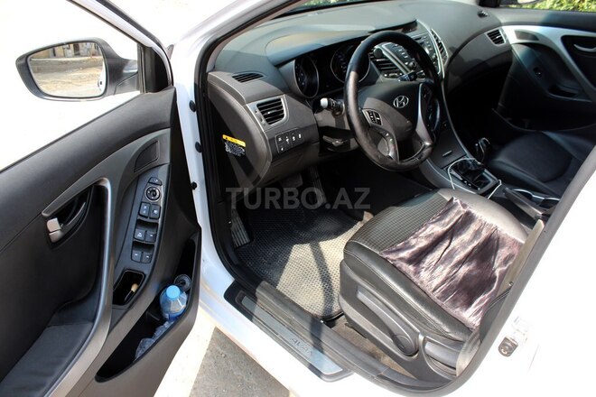 Hyundai Avante 2014, 220,000 km - 1.6 л - Bakı