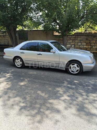 Mercedes E 220 d 1999, 325,690 km - 2.2 l - Beyləqan