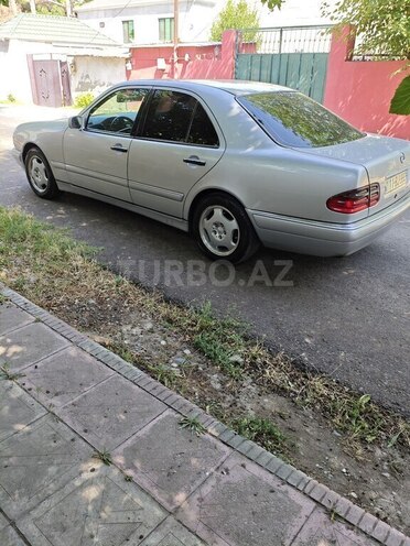 Mercedes E 220 d 1999, 325,690 km - 2.2 l - Beyləqan