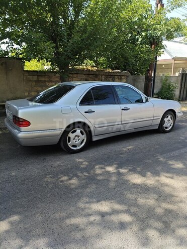 Mercedes E 220 d 1999, 325,690 km - 2.2 l - Beyləqan