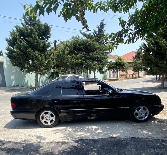 Mercedes E 240 1998, 290,000 km - 2.4 l - Bakı