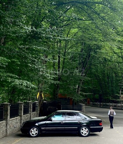 Mercedes E 240 1998, 290,000 km - 2.4 l - Bakı