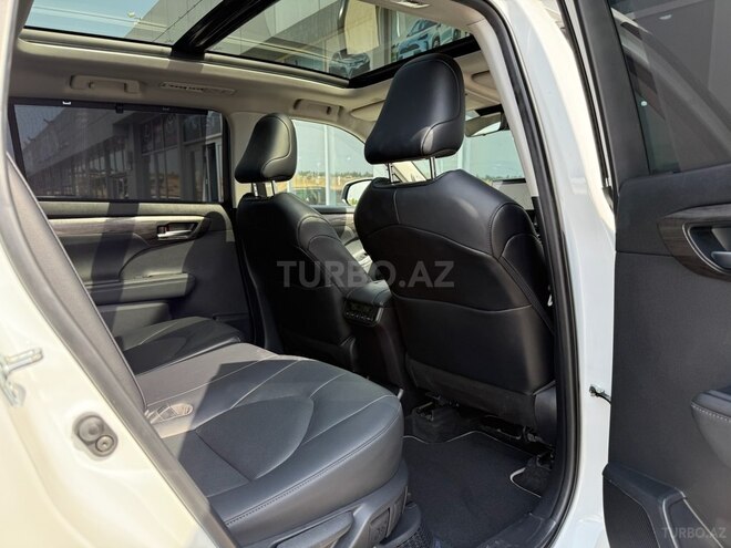 Toyota Highlander 2023, 34,000 km - 2.5 l - Bakı