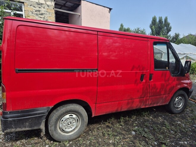 Ford Transit 2002, 500,000 km - 2.0 l - Qax