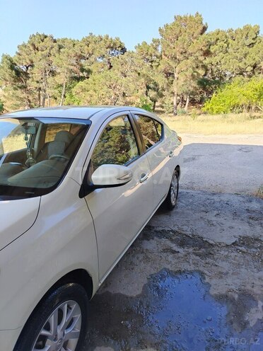 Nissan Sunny 2014, 200,000 km - 1.5 л - Bakı