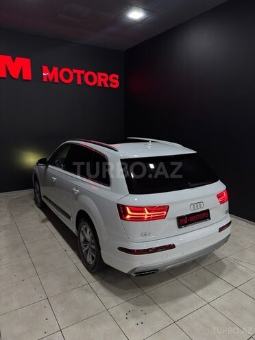 Audi Q7-10