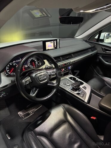 Audi Q7-11