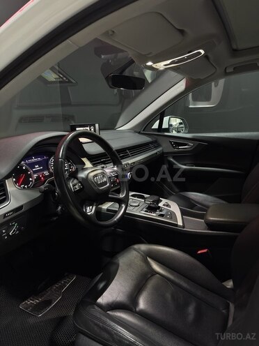 Audi Q7-12