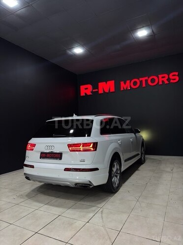 Audi Q7-7