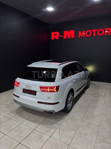 Audi Q7-8