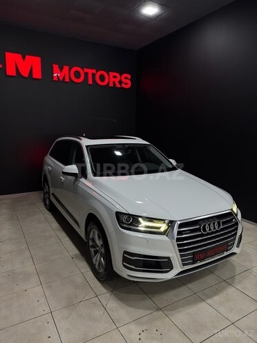 Audi Q7-5