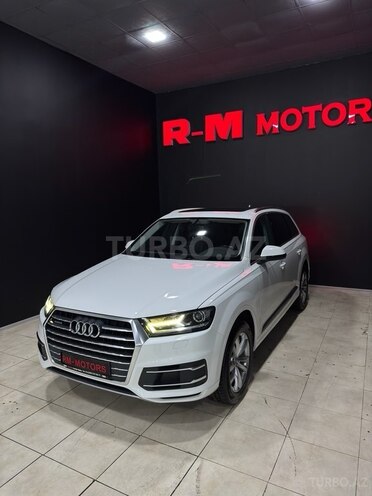 Audi Q7-4