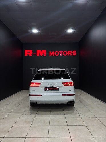 Audi Q7-6