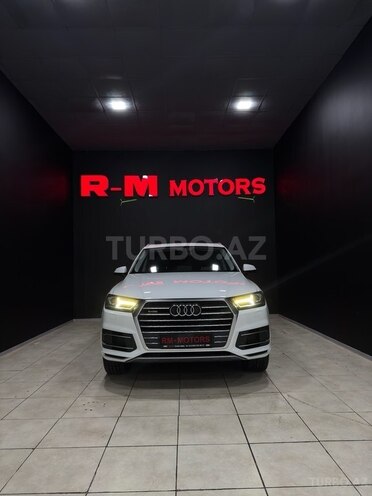 Audi Q7-1
