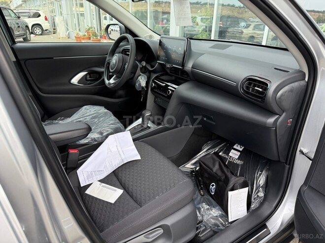 Toyota Yaris Cross-12