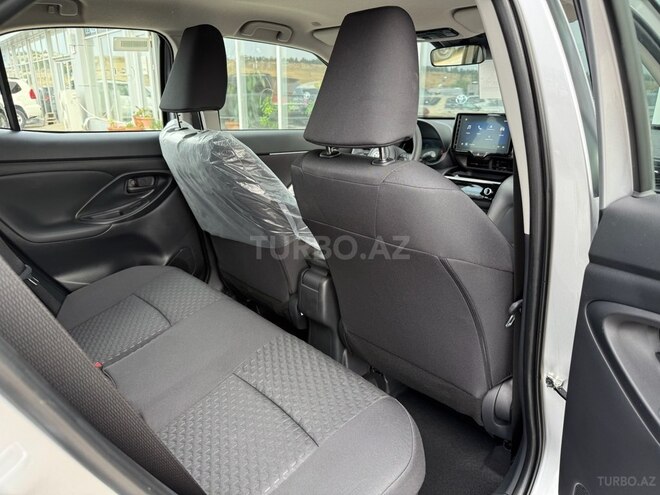 Toyota Yaris Cross-13