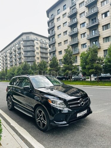 Mercedes GLE 400 4MATIC-1