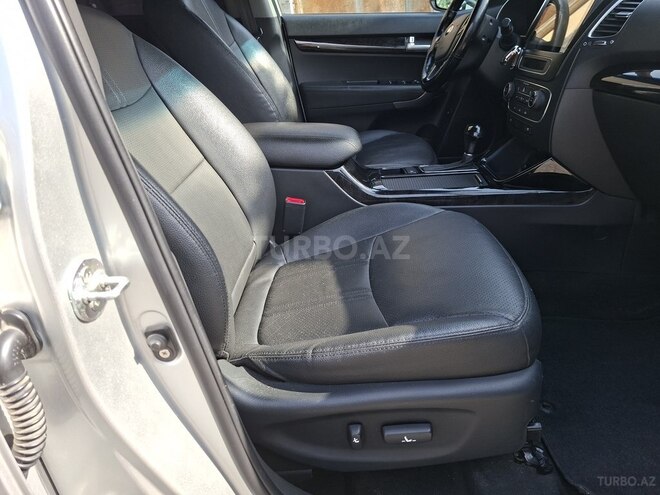 Kia Sorento-13