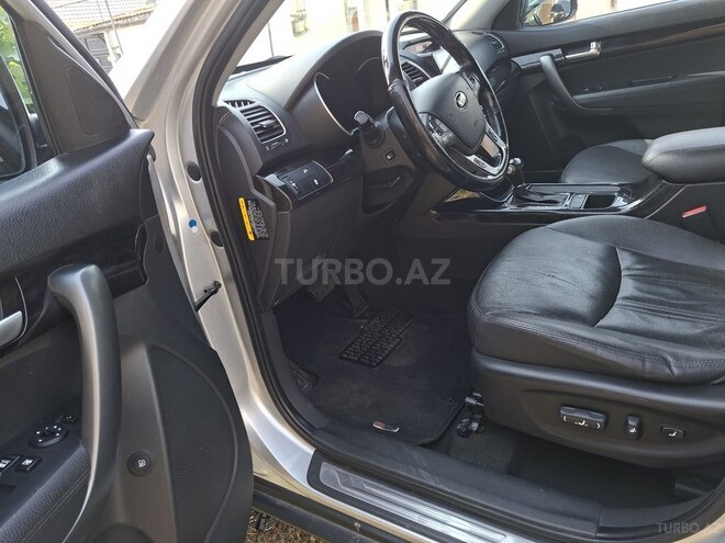 Kia Sorento-12