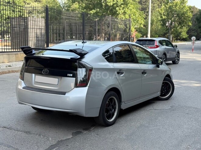 Toyota Prius-7