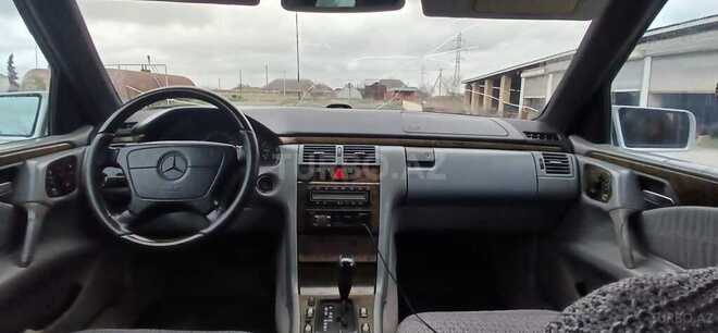 Mercedes E 240 1997, 332,000 km - 2.4 l - Salyan