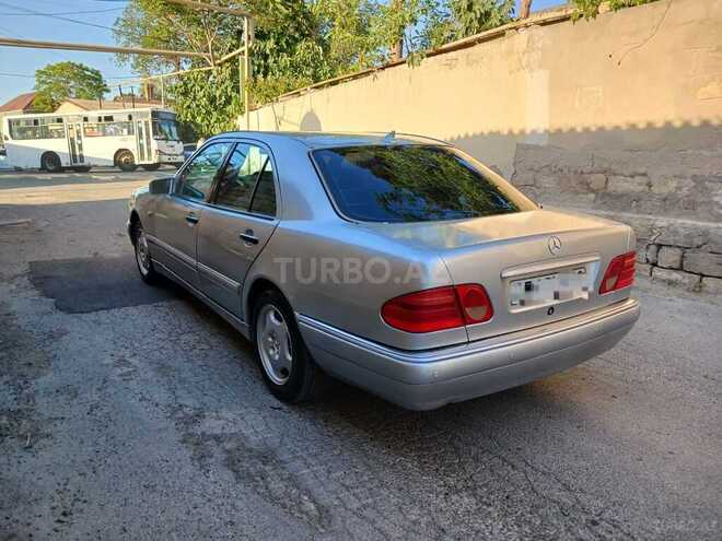 Mercedes E 240 1997, 332,000 km - 2.4 l - Salyan