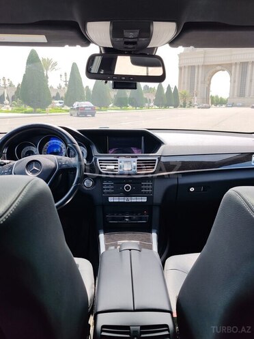 Mercedes E 220 d-11
