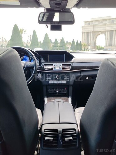 Mercedes E 220 d-12