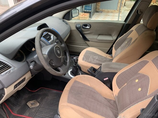 Renault Megane-12