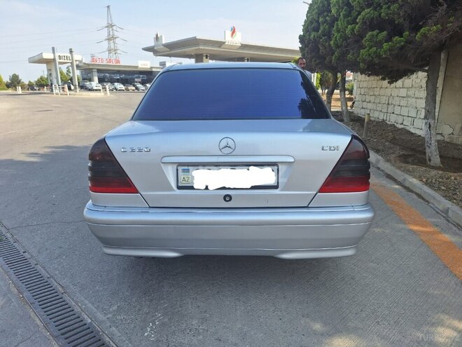 Mercedes C 220 d-2