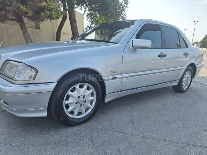 Mercedes C 220 d-16
