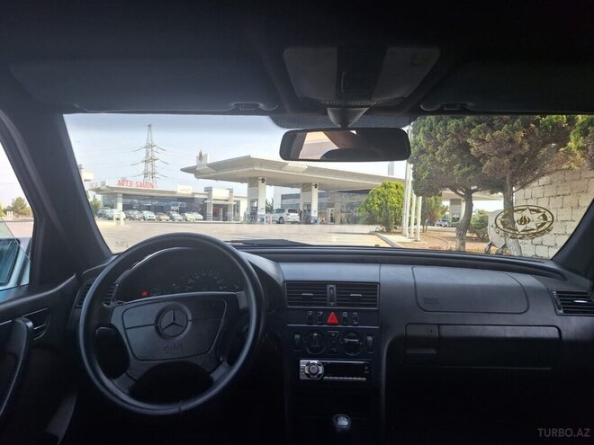 Mercedes C 220 d-3