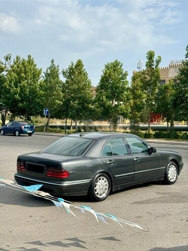 Mercedes E 220 d 2000, 617,000 km - 2.2 l - Bakı