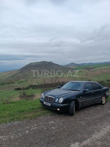 Mercedes E 240 2000, 388,000 km - 2.4 l - Qazax