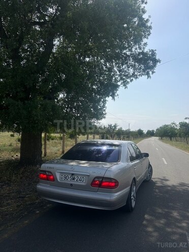 Mercedes E 240 2002, 266,500 km - 2.6 l - Bakı