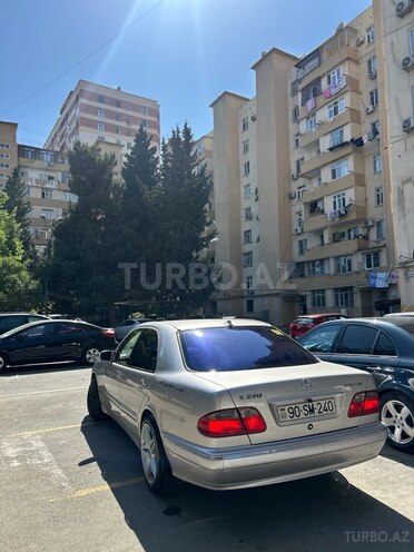 Mercedes E 240 2002, 266,500 km - 2.6 l - Bakı