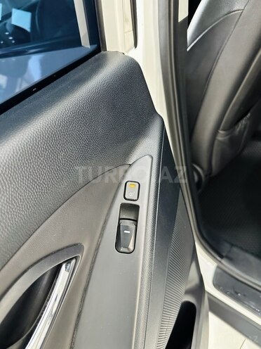 Hyundai ix35-17