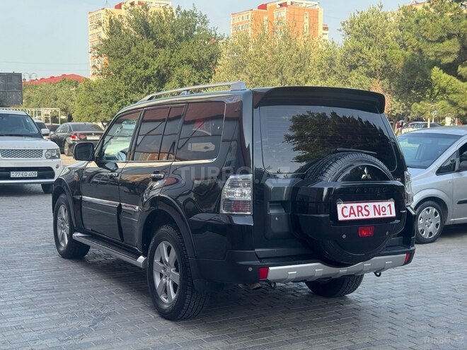 Mitsubishi Pajero-7