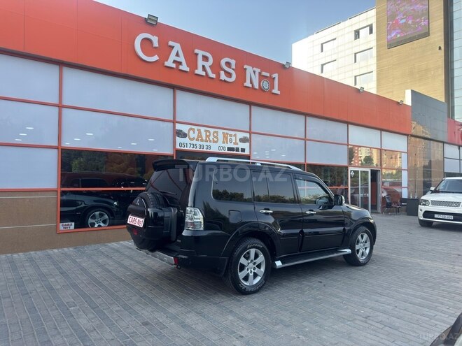 Mitsubishi Pajero-10